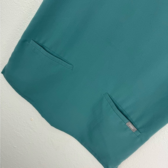 Figs Casma Hydrogreen Scrub Top PO 1367 - Picture 4 of 8